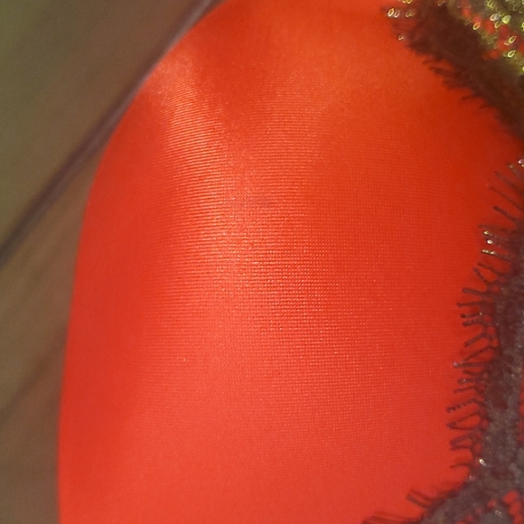 Victoria's Secret Wireless Push-Up Bra w/ Lace Details, Red, 32D - Picture 3 of 9